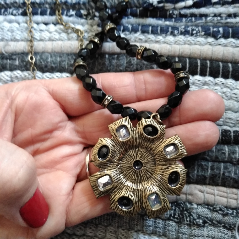 Vintage Brass and Black Beaded Pendant Necklace - Picture 4 of 15